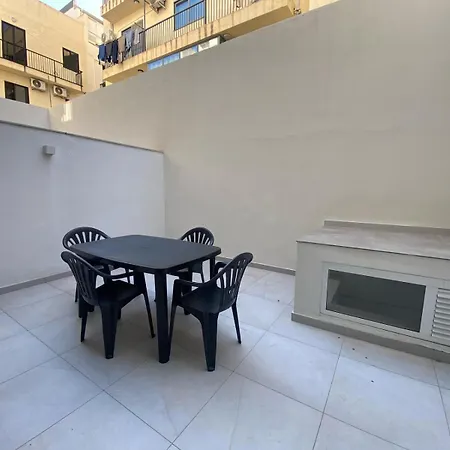 Swieqi Malaika New Apt 2 With Courtyard Is-Swieqi Exterior photo